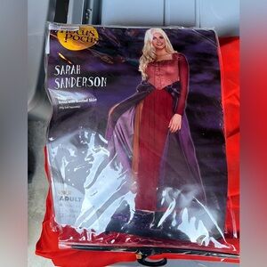 Sarah Sanderson sister Halloween costume